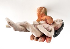 Daniel Wagenblast · „Handfrau 1” · 2020 · Holz bemalt · 24 x 30 x 30 cm