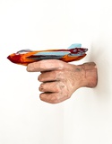 Daniel Wagenblast · „Handflugzeug” · 2018 · Holz bemalt · 13 x 20 x 14 cm