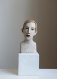 Annette Meincke-Nagy · „Blaue Augen” · 2022 · Cellulose, Quarzsand, Pigment · H 41 cm
