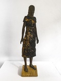 Lady in black, 2024, Bronze/Kunststoff, 65 cm