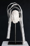 Freidrehen · 2017 · Holz, Metall, Stoff, Öl · Höhe 34 cm