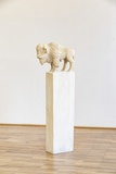 Jan Thomas · „Bison” · 2017 · Pappelholz, Lasur · Höhe 131 cm