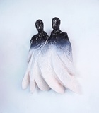 Christofer Kochs · „Twins” (Wandkörper) · 2023 · Holz, Öl, Lack · Höhe 61 cm