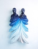 Christofer Kochs · „Twins” (Wandkörper) · 2023 · Holz, Öl, Lack · Höhe 75 cm