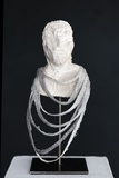 Freidrehen · 2017 · Holz, Metall, Stoff, Öl · Höhe 24 cm