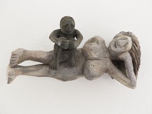 Daniel Wagenblast „Figure of a recliming woman“, 2013, Holz bemalt, 37x60x27 cm	