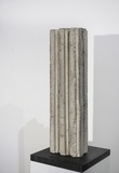 Rasso Hecker · aus der Reihe des monuments „Monument III” · 2019 · Beton · 40 x 11 x 8 cm