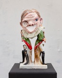 Justine Otto · aus der Reihe „officier de grenadier 1” · 2018 · Porzellan, Epoxidharz · 27 cm