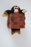 Christoph Platz · „Affe, kubisch” · 2013 · Plüschtier, Holz, farbig gefasst · 33 x 27 x 16 cm