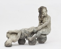 Silvia Siemes · „Abschied” · 2021 · Terrakotta, engobiert · 40 x 55 x 20 cm