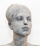 Detail: aus der Reihe „Bleiben, Warten“, 2016, Terrakotta engobiert, 70 cm 