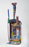 Menno Fahl, Figur mit Schlangenhals, 2014, verschiedene Materialien bemalt, 92x32x25 cm