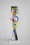 Menno Fahl, Figur 3, 2024, Papier bemalt, 50x15x10 cm